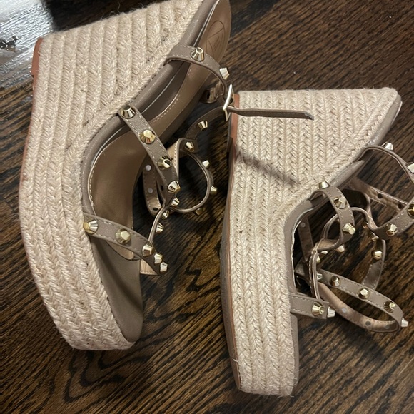 Worn once! Beige Studded Wedges in size US 9(UK 7) - Picture 4 of 8